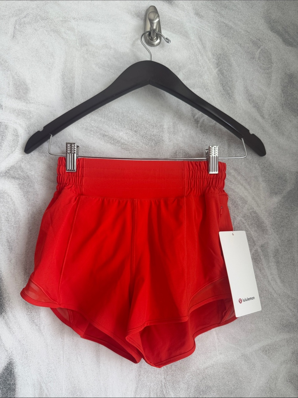 Lululemon Hotty Hot HR Short 2.5” Lined Cherry Ember Size 4 NWT Running